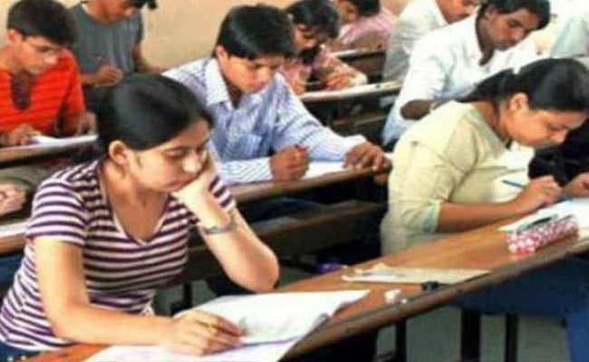 NEET Exam : इस साल से एमबीबीएस और बीडीएस के अभ्यर्थियों को प्रश्न-पत्र का एक ही सेट देगा सीबीएसई