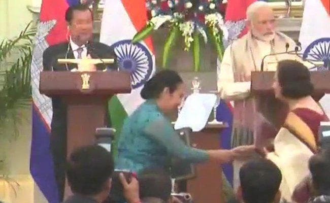 भारत-कंबोडिया के बीच चार समझौते, रक्षा करार को बढ़ावा देने पर बनी सहमति