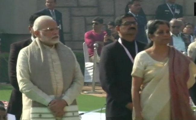 राजघाट पर राष्ट्रपिता को श्रद्धांजलि, जानें कौन - कौन हुए शामिल