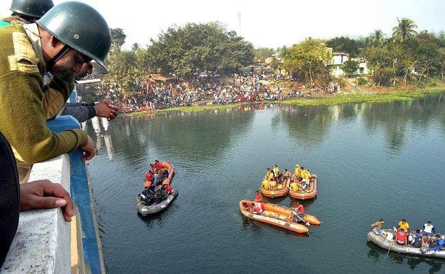 मुर्शिदाबाद बस हादसे में मृतकों की संख्या पहुंची 44 के पार, दूसरे दिन नदी से निकाले गये 8 शव