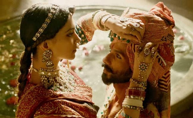 ''पैडमैन'' से एक दिन पहले मध्यप्रदेश में रिलीज हो सकती है ''पद्मावत''