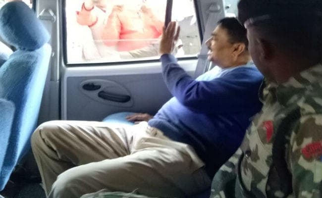 विकास कार्यों की समीक्षा यात्रा का अंतिम चरण : समीक्षा बैठक के दौरान बेहोश हुए DIG एकले