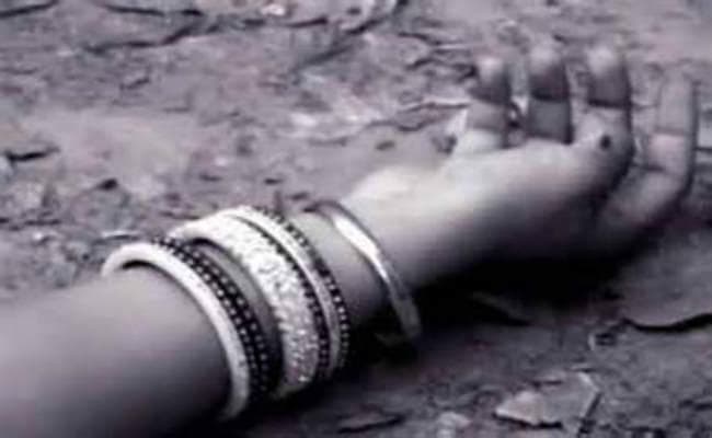 कोलकाता : घर से मिला महिला का शव, हत्या की आशंका