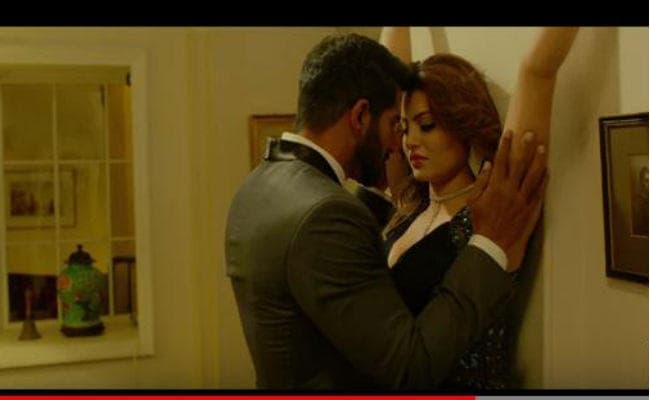 VIDEO : ''हेट स्टोरी 4'' के नये गाने में उर्वशी रौतेला और विवान यूं फरमा रहे ''बूंद बूंंद'' इश्क