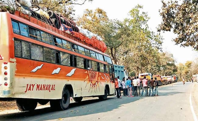 झारखंड : गैस टैंकर पलटा, दो दिन तक जाम रही कोडरमा घाटी, 22 किमी तक वाहनों की कतार