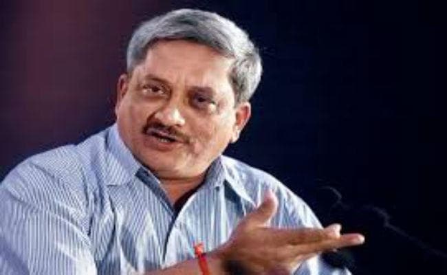 लड़किया भी बीयर पीने लगी हैं, सहन शक्ति की सीमा टूट रही है : मनोहर पर्रिकर