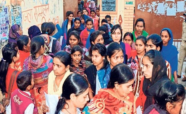 बिहार बोर्ड परीक्षा : मिस्ट्री बन गयी कैमेस्ट्री, ऑब्जेक्टिव के जवाब ढूढ़ने में परीक्षार्थियों के टपक पड़े पसीने