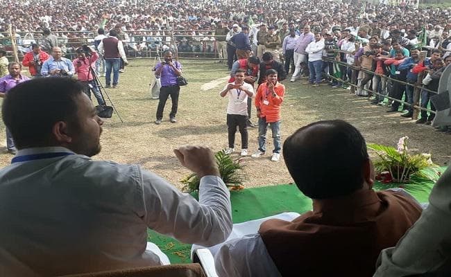 नीतीश पर तेजस्वी का तंज, कहा- कमल छाप साबुन से नहाने वाले हो जाते हैं बेदाग