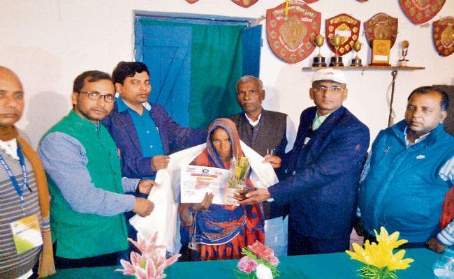 बिहार : गरीब अमीना ने भिक्षाटन कर बनाया शौचालय, बनीं प्रेरणास्रोत