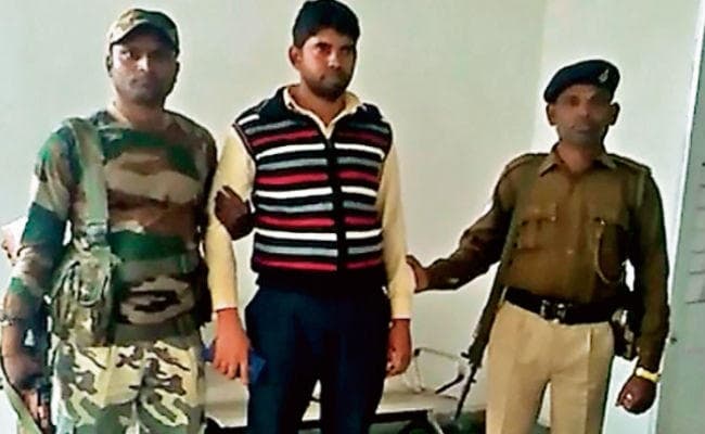 झारखंड : पंचायत सेवक 13 हजार रुपये घूस लेते रंगेहाथों गिरफ्तार