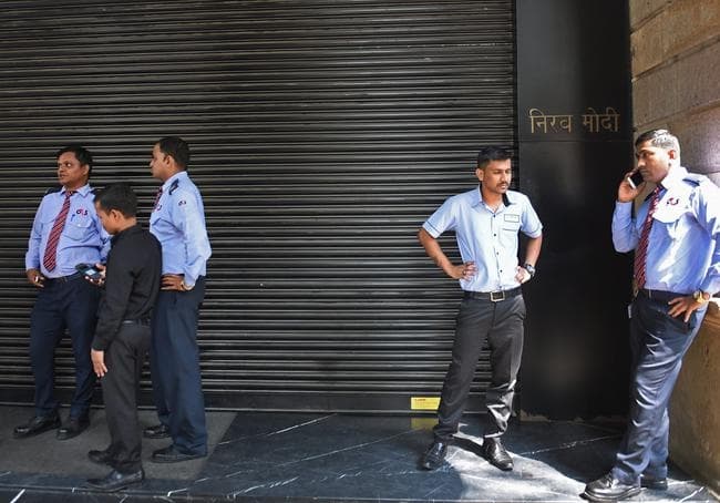 11 तसवीरों में देखिए 15 फरवरी की 11 बड़ी खबरें