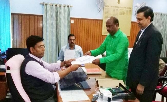 बिहार लोकसभा उपचुनाव : अररिया सीट से राजद के सरफराज आलम ने भरा नामांकन