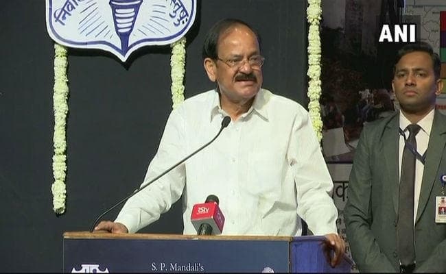 बीफ खाइए, किस करिए, फेस्टिवल की क्या जरूरत : वेंकैया नायडू