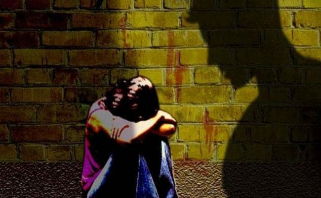 मानसिक रूप से बीमार युवती के साथ गैंगरेप, दरिंदों ने यौनांग में डाला रॉड