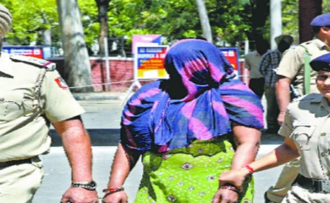 बेटे की हत्या के आरोप में मां गिरफ्तार