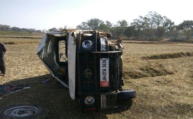 झारखंड के गुमला में सड़क हादसे में भरनो की बीडीओ घायल, रांची रेफर, गंभीर, तसवीरों में देखें दुर्घटना