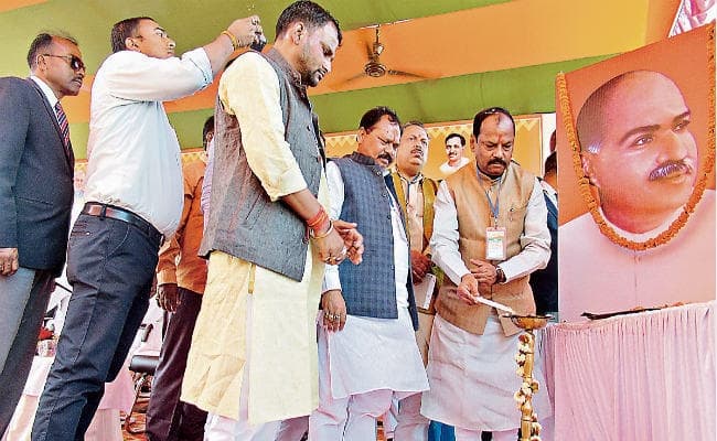 झारखंड : ...जब सीएम रघुवर दास ने विपक्षी दलों पर तंज कसते हुए कहा, होटवार में बन रहा चोरों का गठबंधन