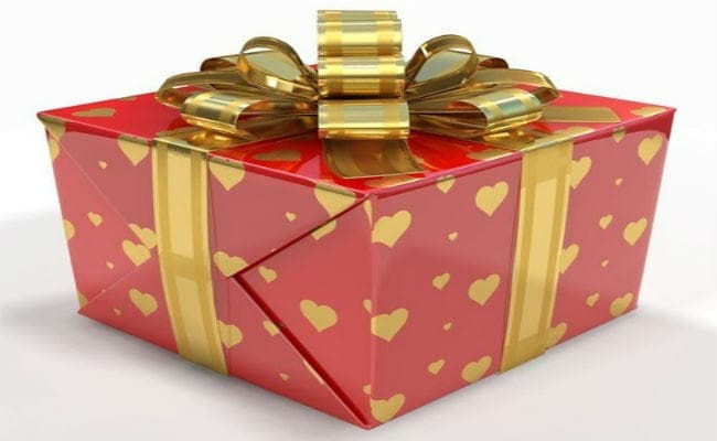 शादी में मिले गिफ्ट को दूल्हे ने खोला और फिर...