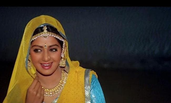 श्रीदेवी कितनी बेमिसाल खूबसूरत थीं, दस फिल्मी तसवीरों में देखें