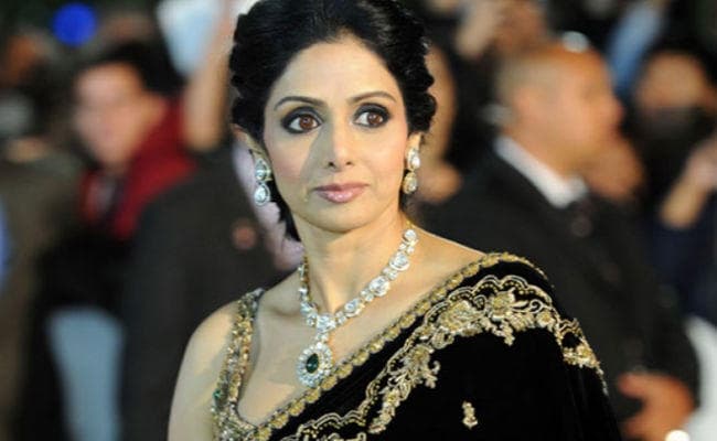 श्रीदेवी की इच्छा के अनुसार, पूरे बंगले को ढंक दिया गया है सफेद रंग की चादर से