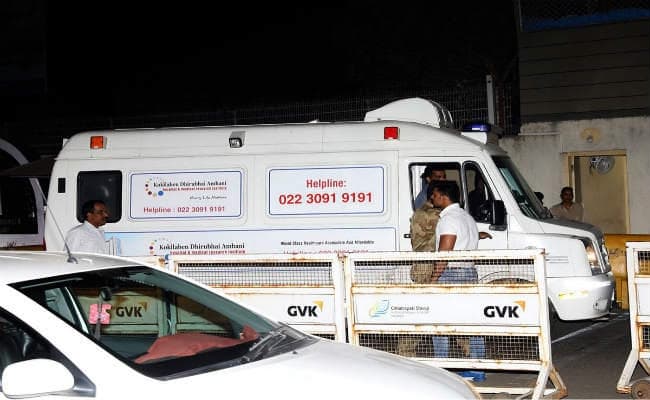 Sridevi: मुंबई पहुंचा श्रीदेवी का पार्थिव शरीर, बुधवार दोपहर 3:30 बजे होगा अंतिम संस्कार