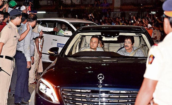 एयरपोर्ट से आवास तक श्रीदेवी के अंतिम दर्शन को उमड़ी भीड़, दुबई पुलिस ने श्रीदेवी की मौत का केस किया क्लोज