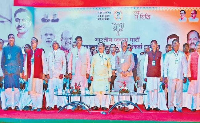 झारखंड : 15 लाख गरीब परिवारों को 2018 में मिलेगा एलपीजी कनेक्शन, आज दिल्ली जायेंगे मुख्यमंत्री रघुवर दास