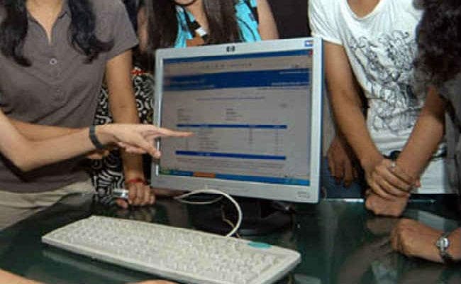 जेईई एडवांस की तैयारी के लिए स्कूल में मिलेंगे छात्रों को कंप्यूटर