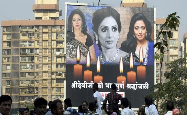 IN PICS: नम आंखों के साथ श्रीदेवी के अंतिम दर्शन करने पहुंचे सितारे