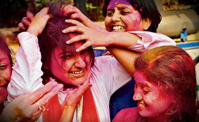 आज होलिकादहन, जानें शुभ मुहूर्त, कल ऐसे खेलें होली, बरतें ये सावधानियां
