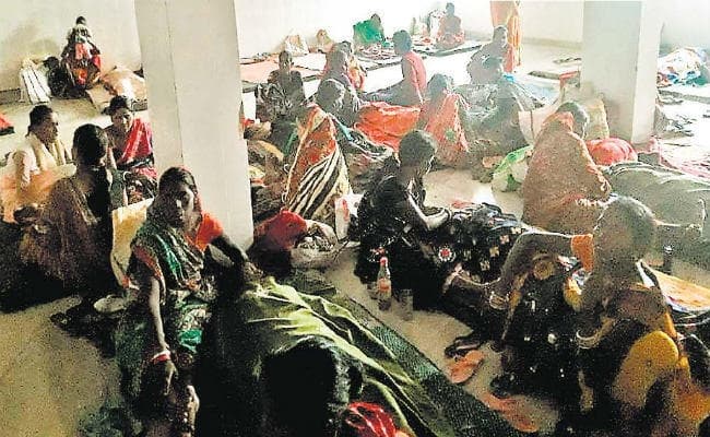 देवघर : ....जब बंध्याकरण के बाद मरीजों को लिटा दिया जमीन पर