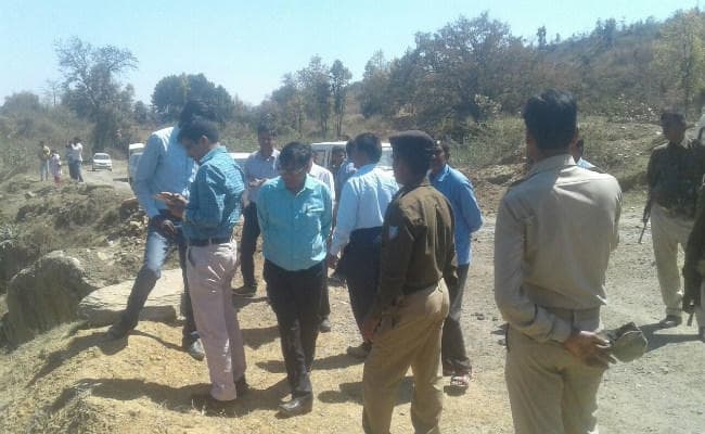 एनजीटी की टीम ने हजारीबाग के बरकट्ठा व इचाक में जंगल व क्रशर का निरीक्षण किया