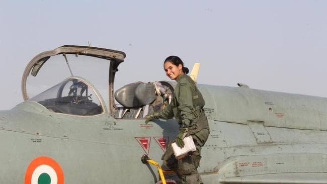 अब फायटर जेट उड़ाती हैं महिलाएं, डिफेंस में लगातार बढ़ रही है भागीदारी