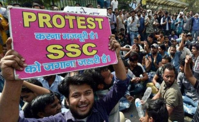 युवाओं में बढ़ता असंतोष