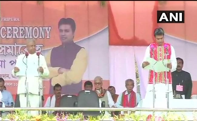 बिप्लव देव बने त्रिपुरा के सीएम, जिष्णु डिप्टी सीएम, मोदी ने माणिक से की बात, मंच से विदा भी किया