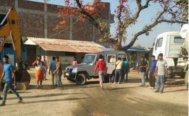 गोड्डा : गांव में नहीं रहना चाहती थीं पत्नी, रिटायर फौजी पति ने गोलीमार कर दी हत्या