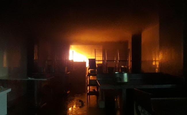 देवघर के होटल में लगी आग, अंदर रखे थे 10 एलपीजी सिलिंडर