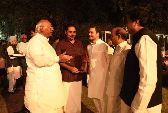 IN PICS: सोनिया के सियासी डिनर में शामिल हुए 20 दल के नेता