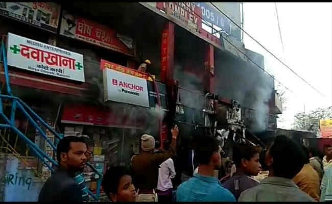 रांची : बिरसा चौक के तिवारी कॉम्पेलक्स में लगी आग, करोड़ों का नुकसान