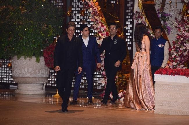 आकाश-श्लोका की प्री-इंगेजमेंट पार्टी में पहुंची कई हस्तियां, देखे तसवीरें