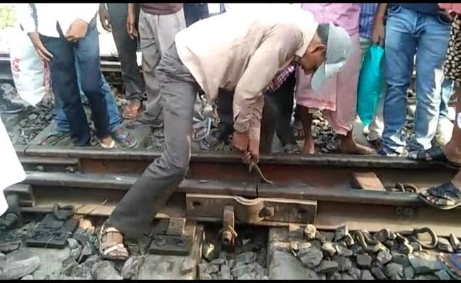 गया-धनबाद रेलखंड : पटरी में दरार आने से एक घंटा बाधित रहा ट्रेनों का परिचालन