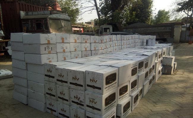 बिहार : मोतिहारी में विदेशी शराब की बड़ी खेप बरामद, कारोबारी फरार