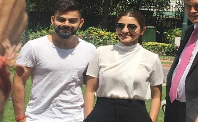 IN PICS : ''सुई-धागा'' में बिजी थी अनुष्का, पहुंच गये विराट, जानें फिर क्या हुआ...