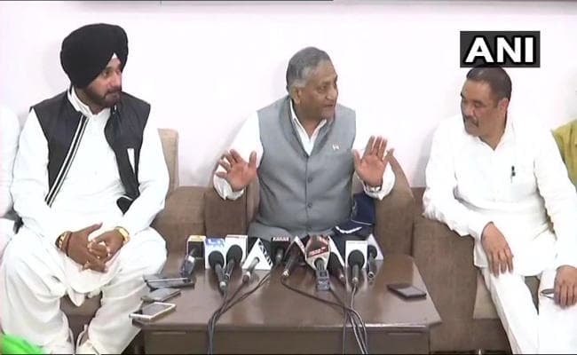 इराक में मारे गए भारतीयों के अवशेष लेकर जनरल वीके सिंह अमृतसर पहुंचे