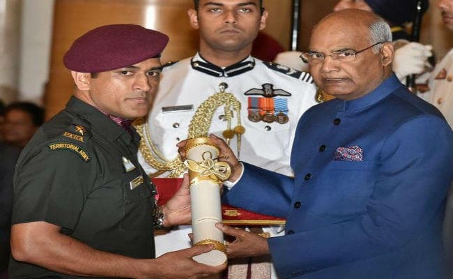धौनी को मिला पद्मभूषण, तो वीरेंद्र सहवाग ने किया यह ट्वीट… धौनी को मिला पद्मभूषण, तो वीरेंद्र सहवाग ने किया यह ट्वीट…