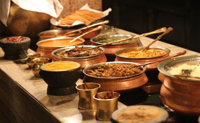 Health Alert : हर बार खाने के साथ आप निगल जाते हैं इतना प्लास्टिक...!