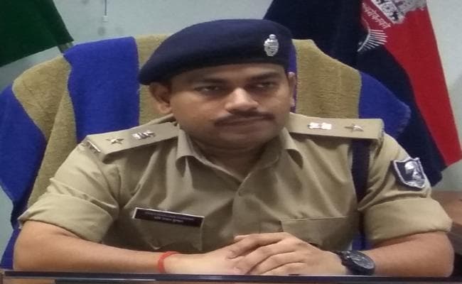 गोपालगंज : पुलिस वैन में शराब और मुर्गा के साथ पेट्रोलिंग करने वाले सभी पुलिसकर्मी सस्पेंड
