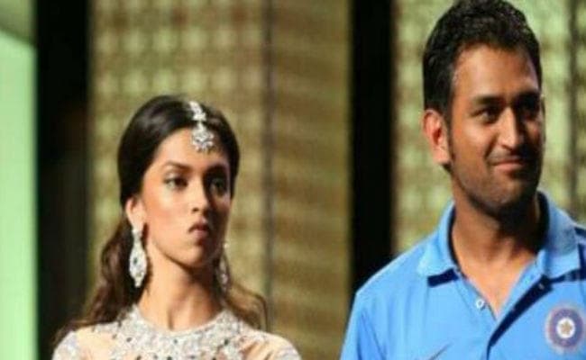 VIDEO : महेंद्र सिंह धौनी ने दीपिका पादुकोण संग जमकर लगाये ठुमके, क्या आपने देखा