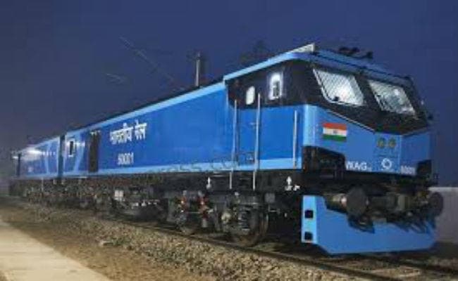 खुशखबरी : रेलवे को आज मधेपुरा से मिलेगा देश का सबसे पावरफुल इलेक्ट्रिक रेल इंजन