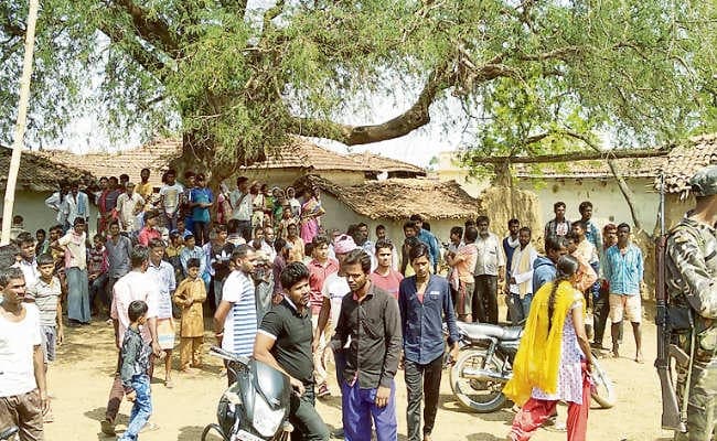 झारखंड : इंटर की छात्रा की हत्या, दुष्कर्म की आशंका, पड़ोसी के बरामदे में अर्द्धनग्न मिला शव, मां के बयान पर प्राथमिकी